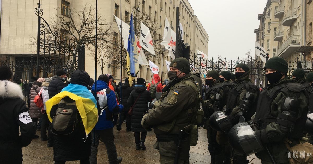 У Києві підприємці зносять паркан під Радою / © ТСН.ua