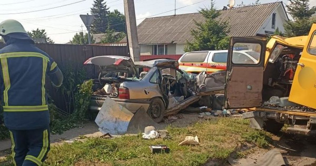 Одна погибшая и шестеро травмированных: на Волыни "УАЗ" разбил Opel (фото)