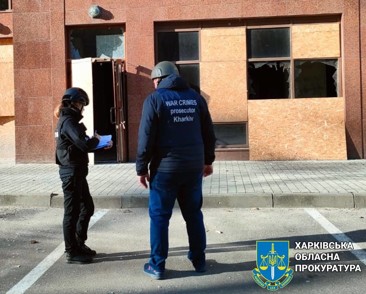 Поліція і прокурори працюють на місцях ударів КАБами по Харкову / Фото: Харківська обласна прокуратура / © 