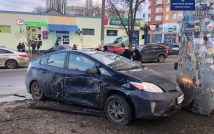 Сел за руль нетрезвый и не имея прав: в Одессе задержали водителя, который устроил ДТП и сбил детей (видео)