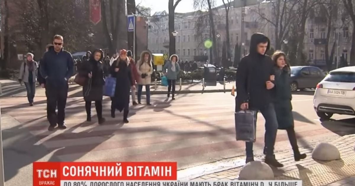 Тягне на солодке та постійно хочеться спати: лікарі розповіли, як збагатити організм вітаміном D