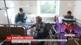 На Тернопольщине библиотекари разносят книжки по больничных палатах