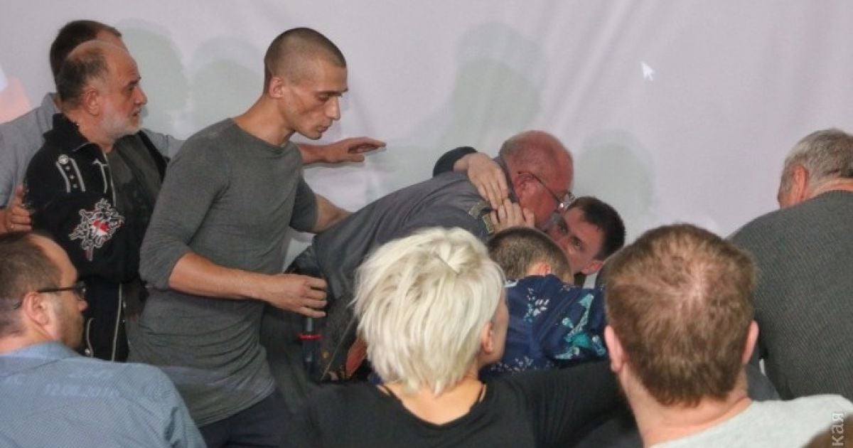 В Одессе лекция эпатажного художника Павленского закончилась поножовщиной