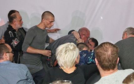 В Одессе лекция эпатажного художника Павленского закончилась поножовщиной