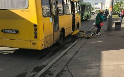 В Киеве у маршрутки на ходу отвалились двери