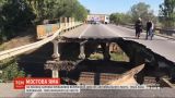 Огромный кусок автомобильного моста провалился на окраине Харькова