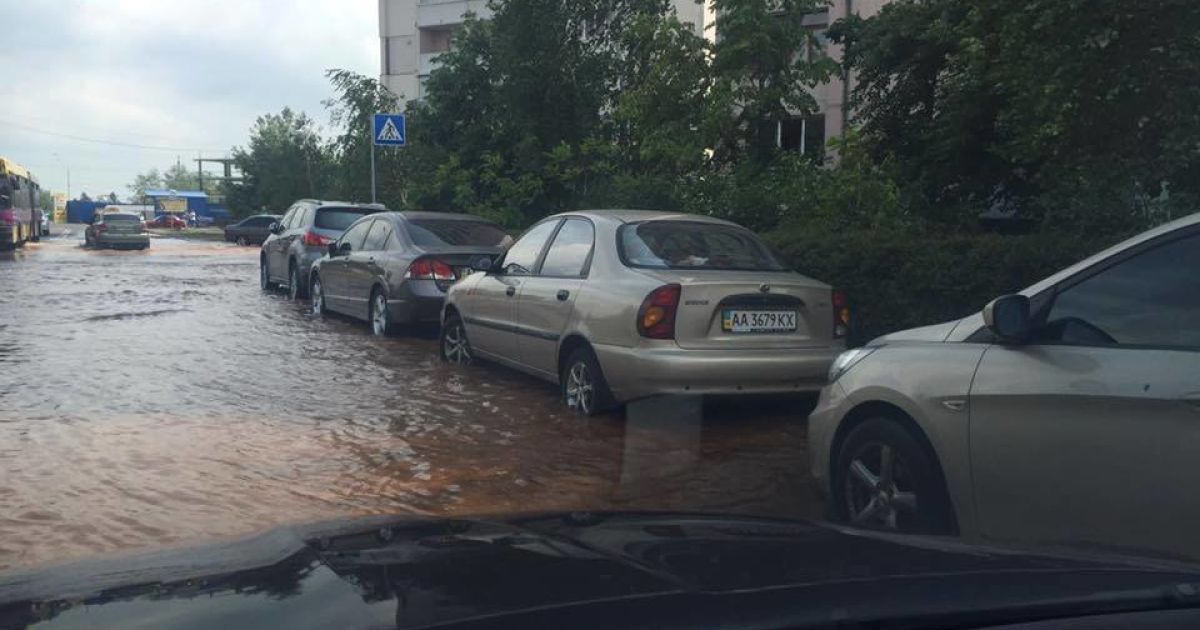Іржавий потоп на Дарниці_6 / © Facebook.com/Олена Бойко