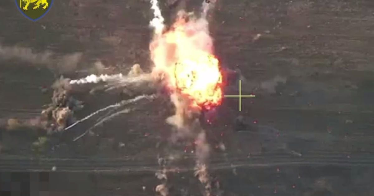 Украинский дрон феерически уничтожил российский танк. Фото: сундуков