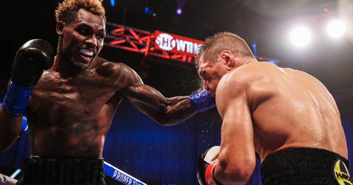 Українець Дерев’янченко програв Чарло та не зумів заволодіти чемпіонським поясом: відео бою