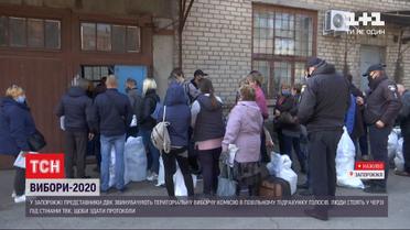 Члени виборчкомів нарікають на повільну роботу комісії у Запоріжжі