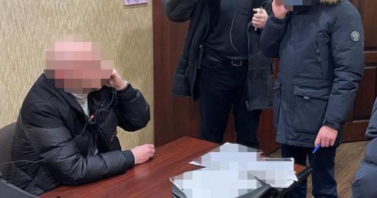 Посадовець "Украероруху" вимагав від фермерів гроші за користування землями: його затримали в "Інтерсіті"