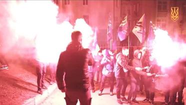 Фаєри під судом над Насіровим_4 / © twitter/полк "Азов"