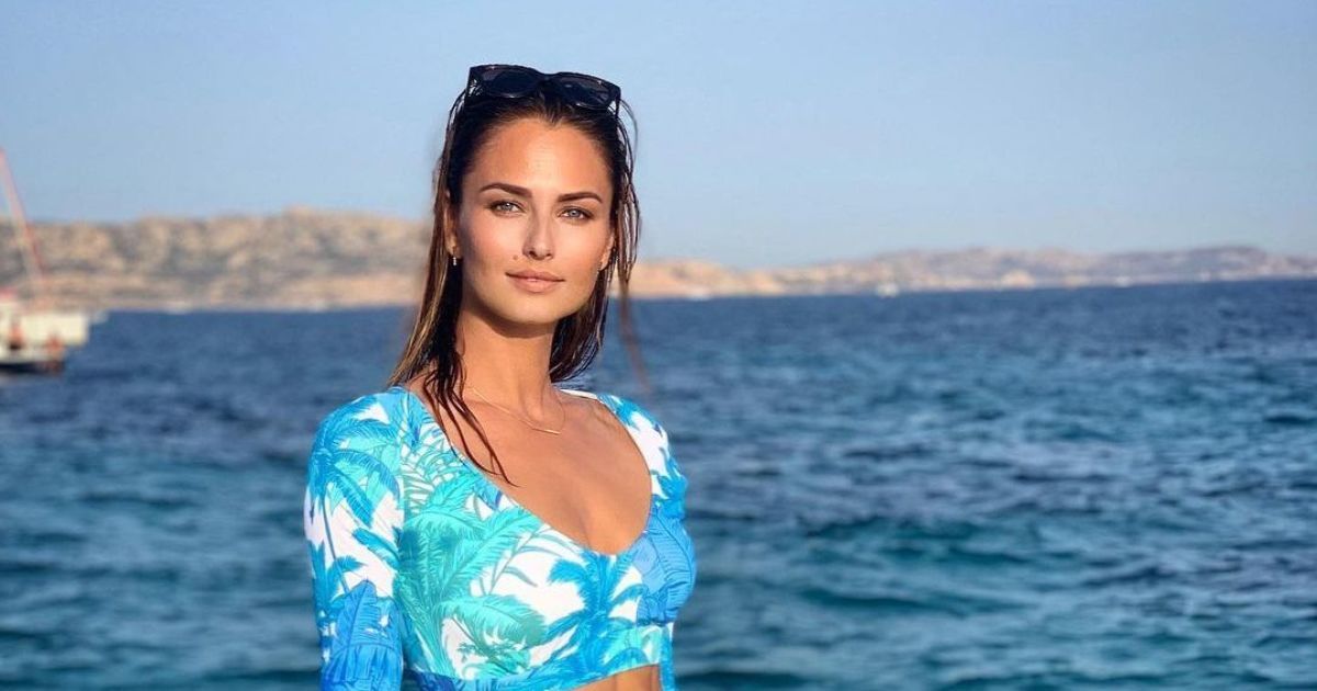 40-летняя Анна Сафрончик в бикини показала идеальную фигуру