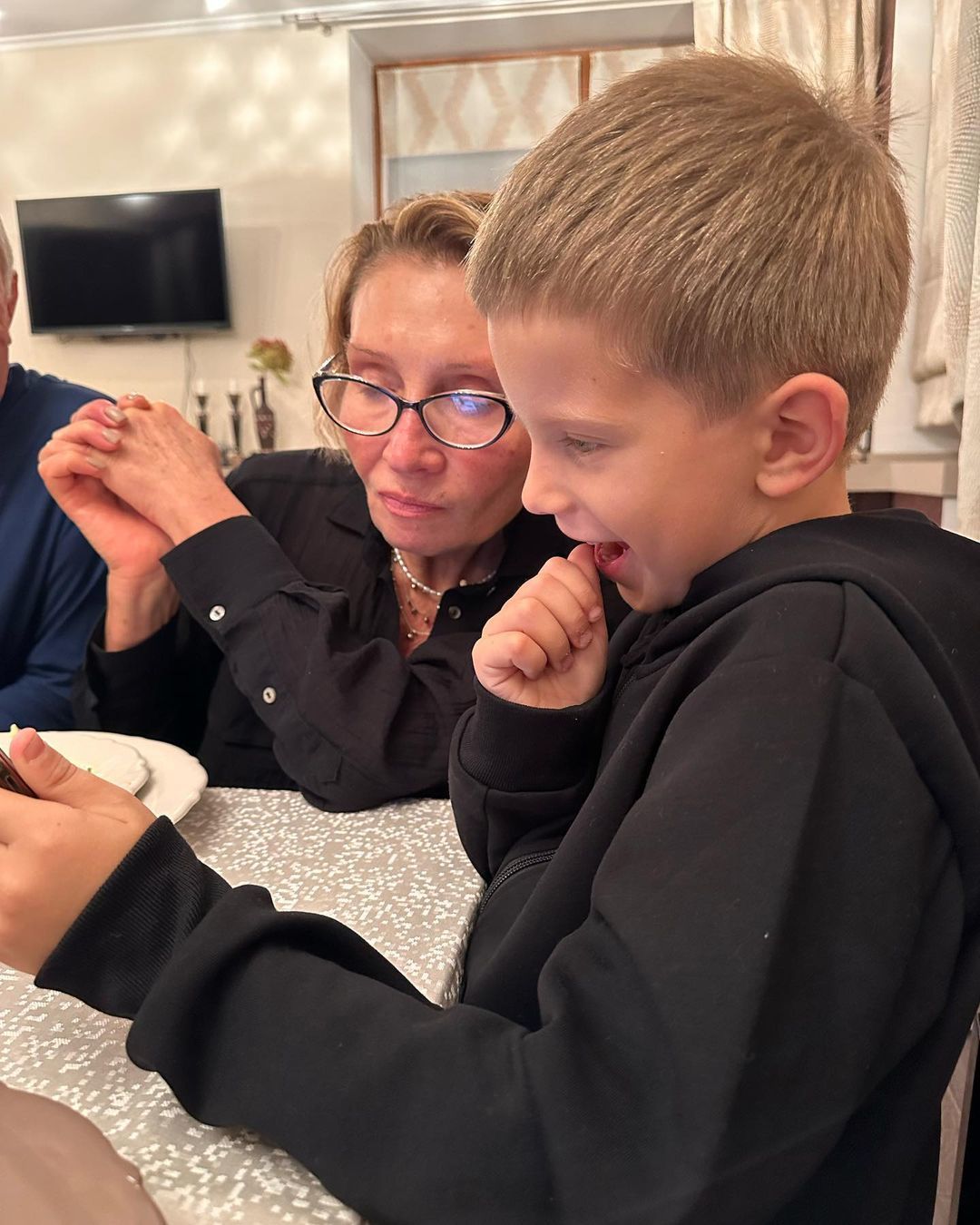 Мама Екатерины Осадчей с внуком / © instagram.com/kosadcha