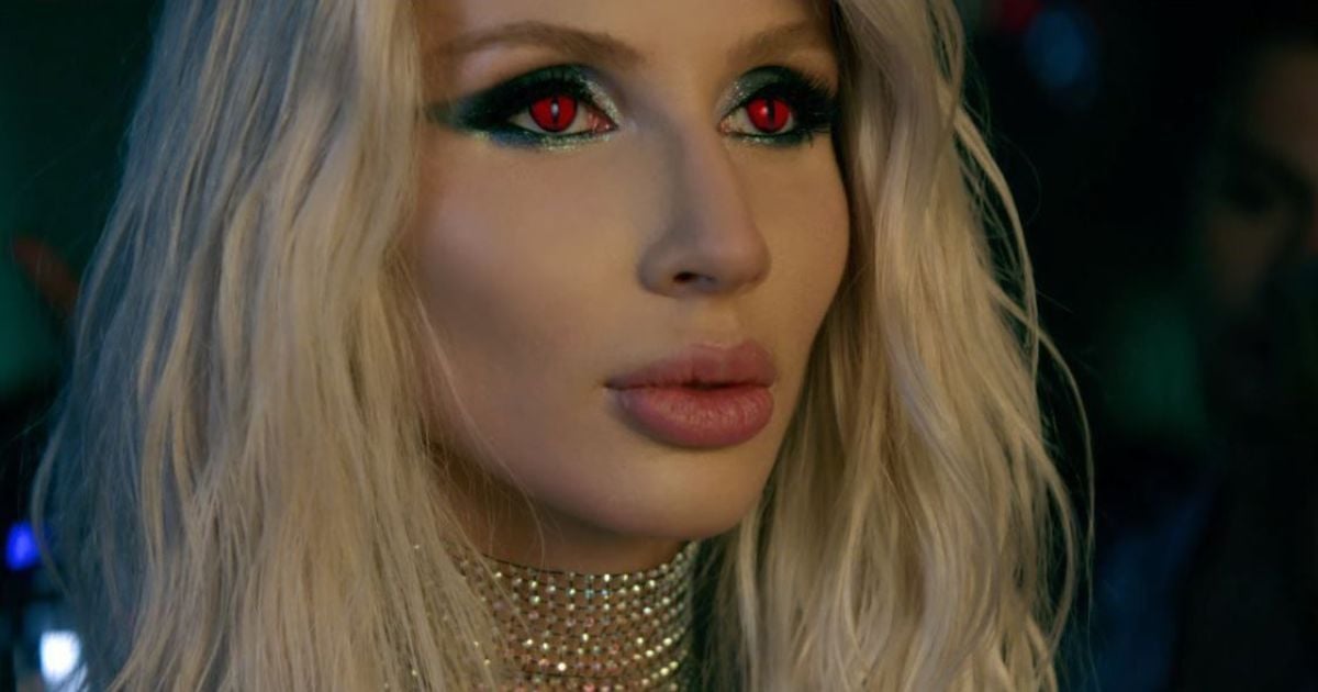 Вертолет, пантера и замок: "вампирша" LOBODA озадачила фанов новым клипом