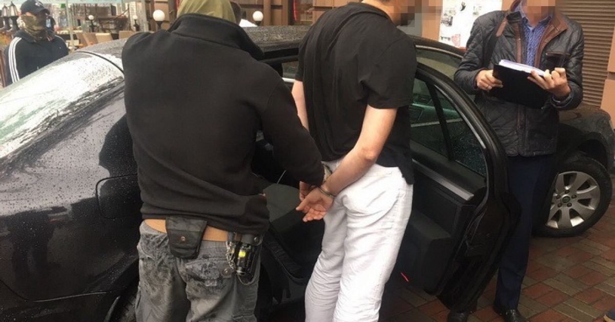 Топ-менеджера и юриста филиала "Укрэксимбанка" взяли под стражу за взяточничество