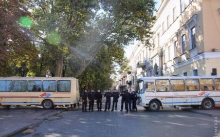 Учасників одеського гей-параду поліція розвозила по домівках автобусами