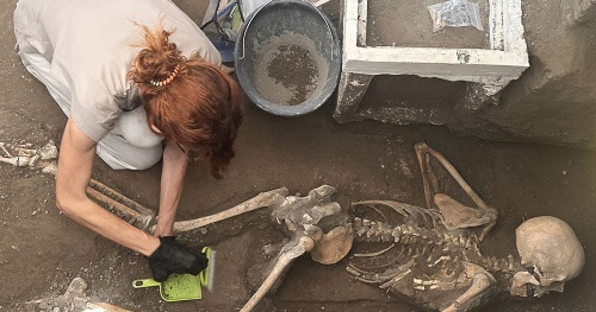 В Помпеях раскопали останки мужчины и женщины с сокровищами