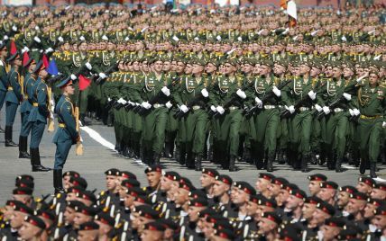 Несмотря на антирекорды коронавируса на парад в Москве стенули 14 тысяч военных