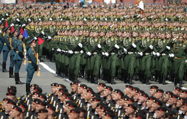 Парад без танків у Москві: експерти заявили про початок занепаду Путіна та перевагу України у війні