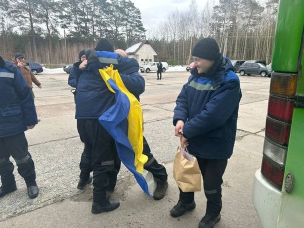 Серед звільнених військові ЗСУ, нацгвардійці та прикордонники. / © Володимир Зеленський