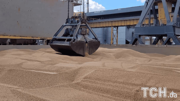 Не лише Ізраїль: у МЗС розповіли, куди окупанти вивозять вкрадене українське зерно