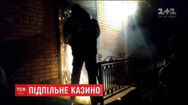 На Житомирщині власники казино забарикадувались від правоохоронців у закладі