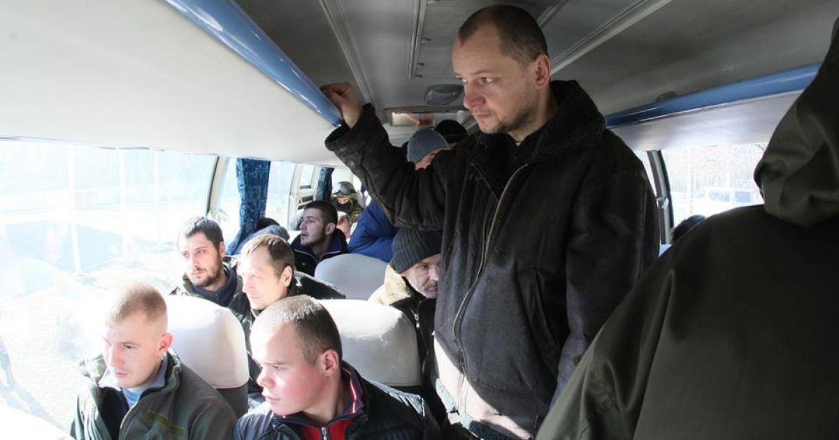 Українські герої повертаються додому.