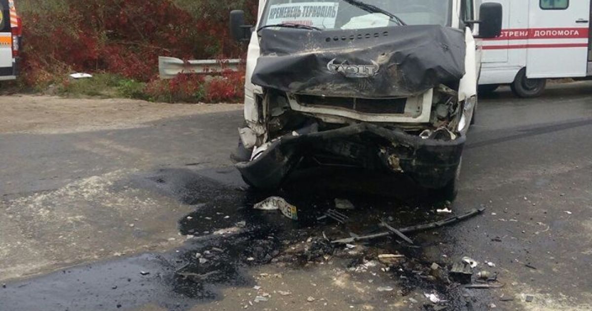 В Тернополе грузовик протаранил пассажирскую маршрутку, травмированы пять человек