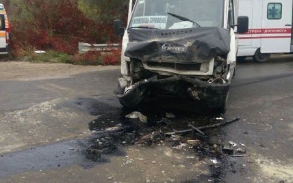 В Тернополе грузовик протаранил пассажирскую маршрутку, травмированы пять человек