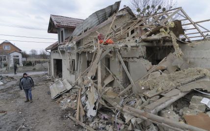 От домов остались камни: показали жуткие видео с места ракетного удара на Львовщине