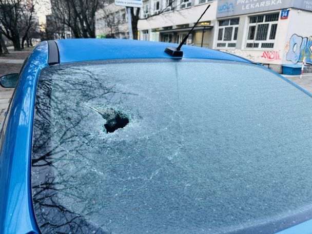 Юлику побили авто в Польше