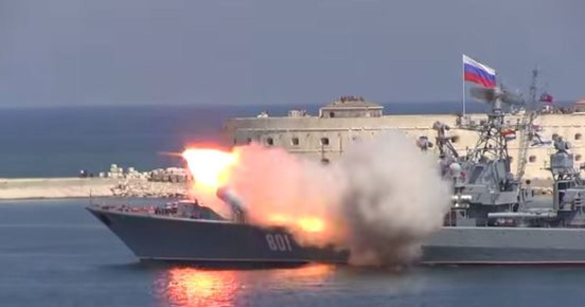 Казус произошел на параде в Севастополе