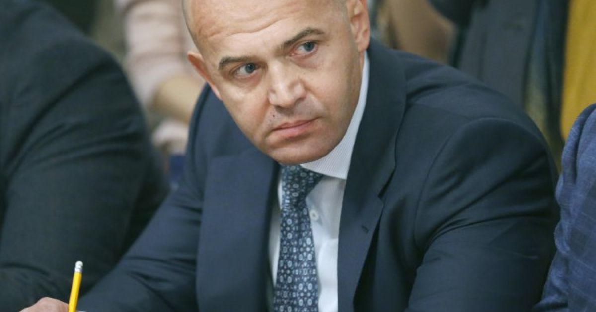 Кононенко объяснил "эмоциональное заявление" Абромавичуса "провалами в работе"