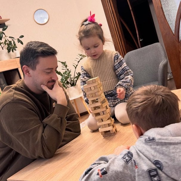 Шугар з дітьми дружини / © instagram.com/nastya_borsch.ua