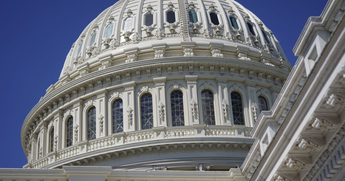 У США виник розкол через допомогу Україні - Politico