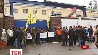 Лукьяновское СИЗО с самого утра блокируют активисты "Правого сектора"