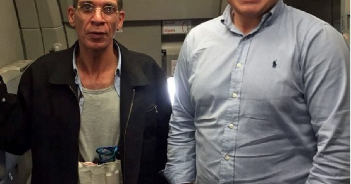 В Сети появилось видео, как пассажир EgyptAir сделал "лучшее селфи всех времен" с угонщиком