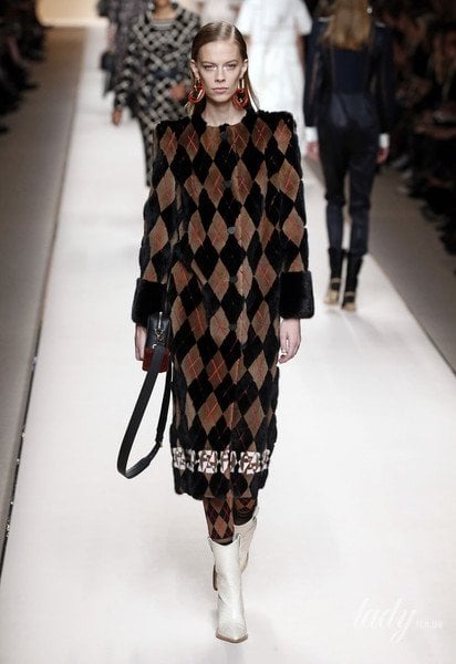 Колекція Fendi прет-а-порте сезону осінь-зима 2018-2019 / © East News