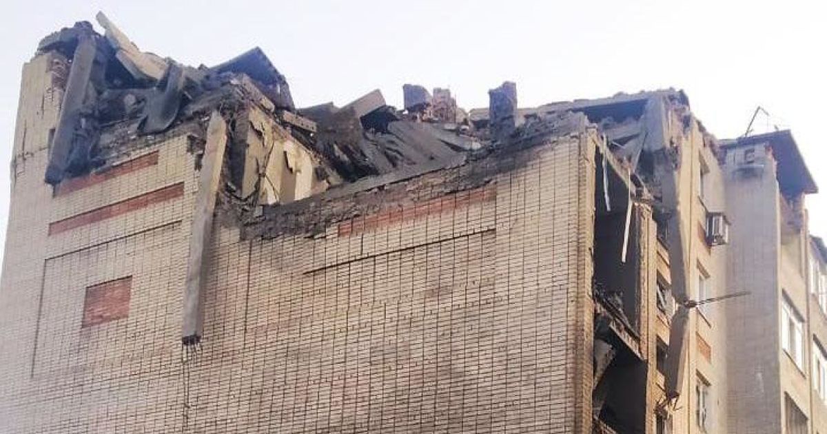 Окупанти 44 рази вдарили по Донеччині, зруйнувавши будинки, школу і фільтраційну станцію: є загиблі