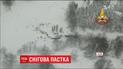 Під сніговим завалом в італійському готелі досі залишаються люди