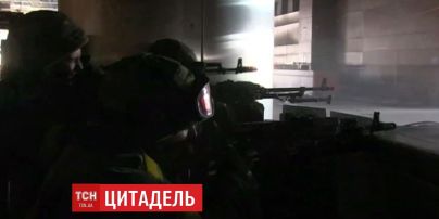 Непідконтрольні та безстрашні: як "Правий сектор" тримав оборону Донецького аеропорту