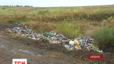 На Буковину вантажівками почали незаконно вивозити сміття