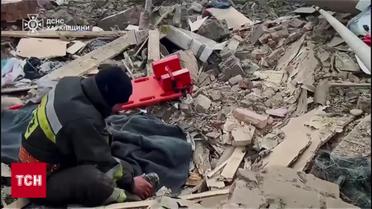 Рятувальник їхав гасити пожежу, а опинився на згарищі власного дому!