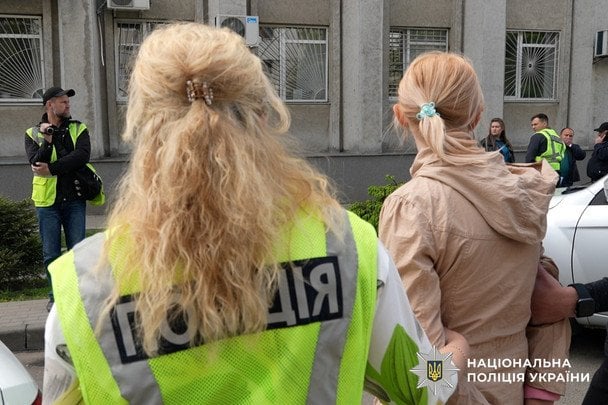 Затримана горе-мати, що хотіла продати дитину / © Поліція Сумської області