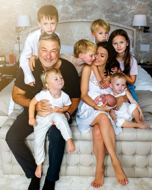 Алек Болдуин с женой и детьми / © instagram.com/hilariabaldwin
