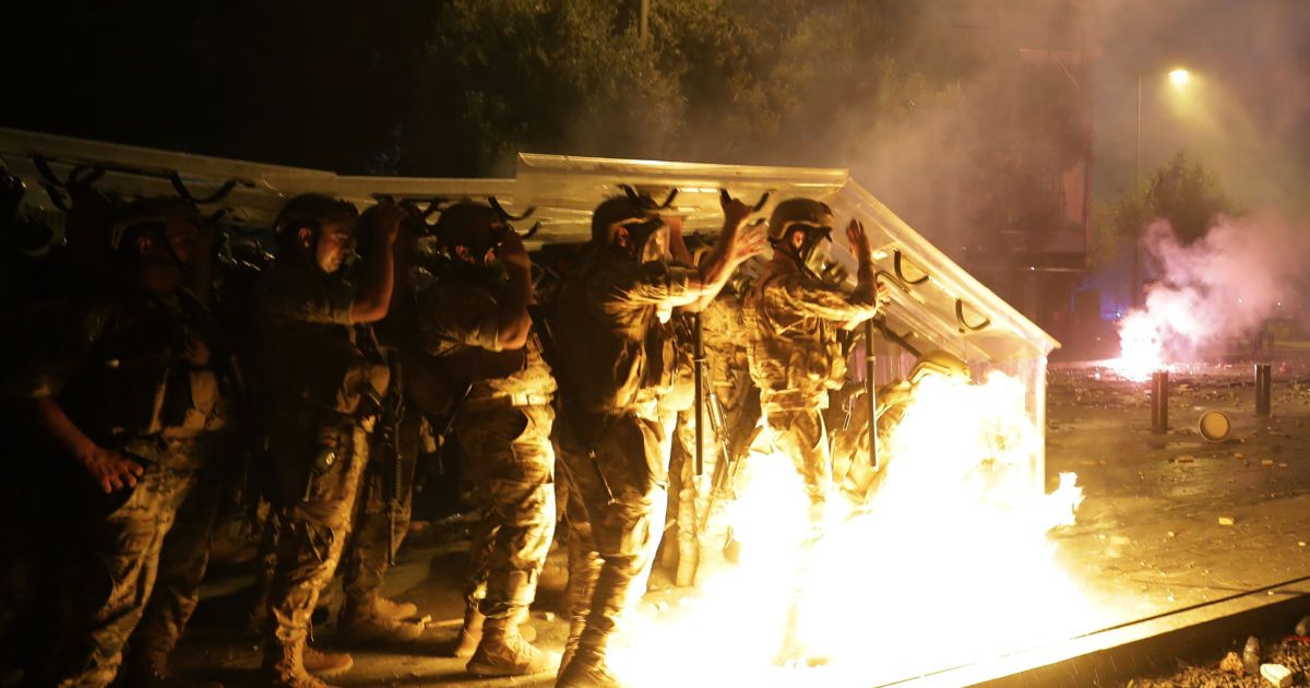 У повітрі пахне сльозогінним газом та революцією - журналіст ТСН з епіцентру протестів у Бейруті