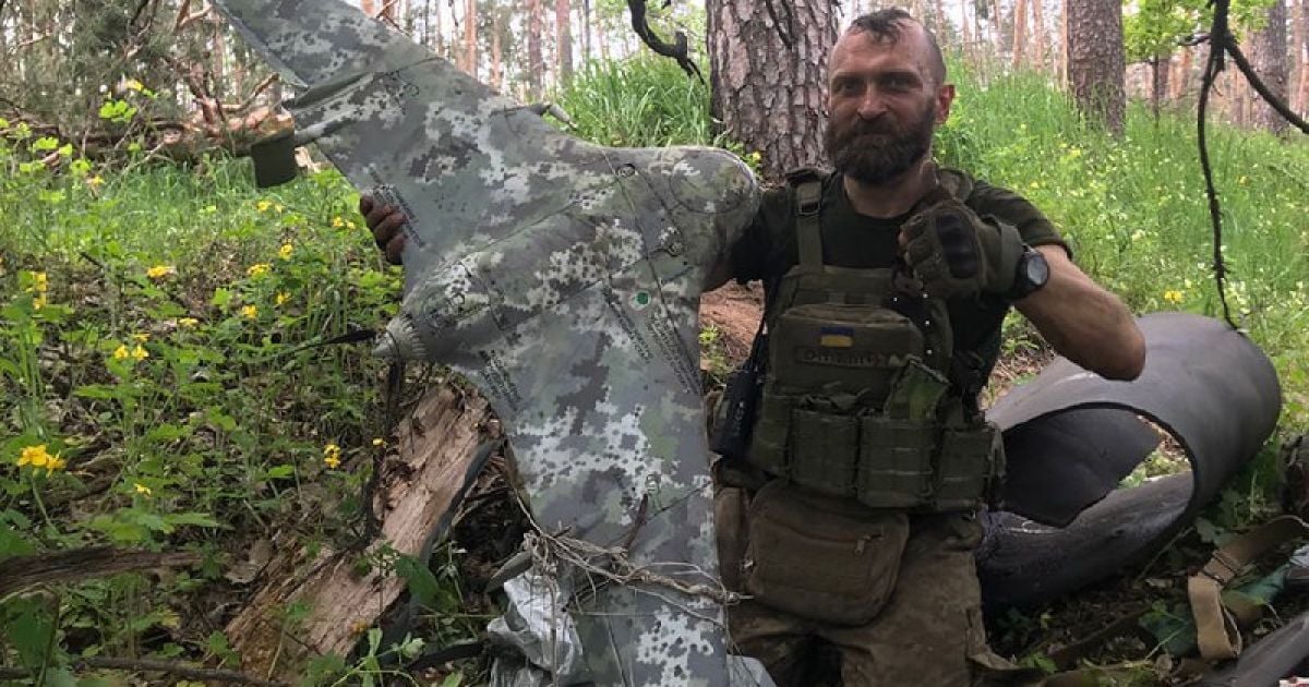На Луганщині гвардієць з позивним "Лютий" приземлив рідкісний ворожий безпілотник: фото
