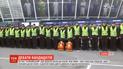 Нацполиция и Нацгавария выстроились перед "Олимпийским"