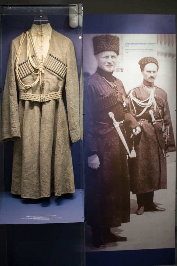 Бешмет, сорочка та пояс військовика Української Держави. 1918 р. Український Національний Музей у Чикаго (США)
